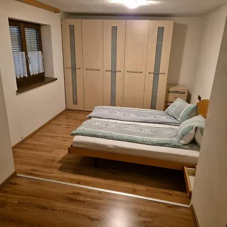 Mobers Alexander Lägenhet Hard